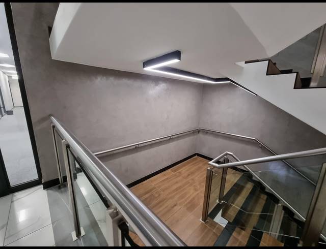 1,151M² OFFICE TO LET IN GLENADRIENNE